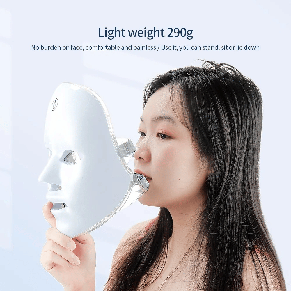 Person holding a white face mask with text about weight and comfort on a light blue background